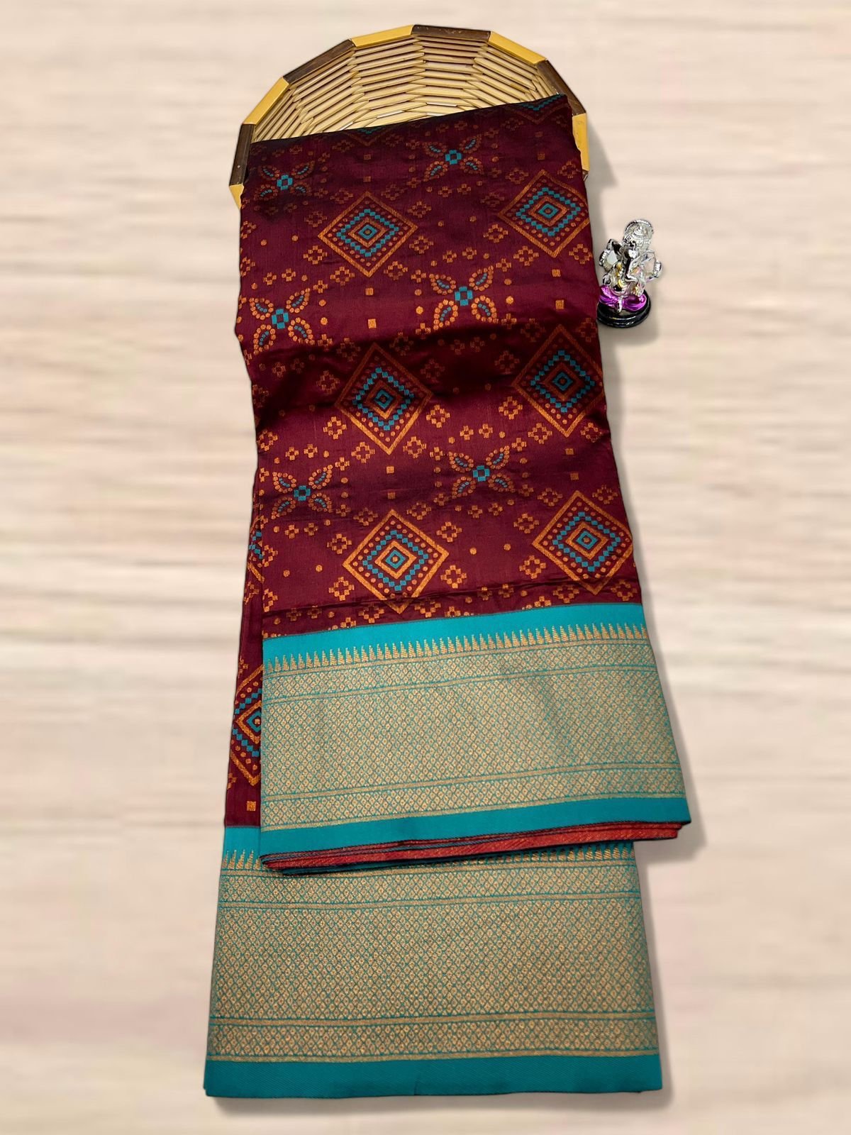 Yashika Bandhani Paithani image 12