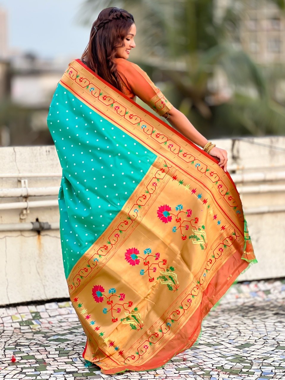 Bandhej Paithani image 13