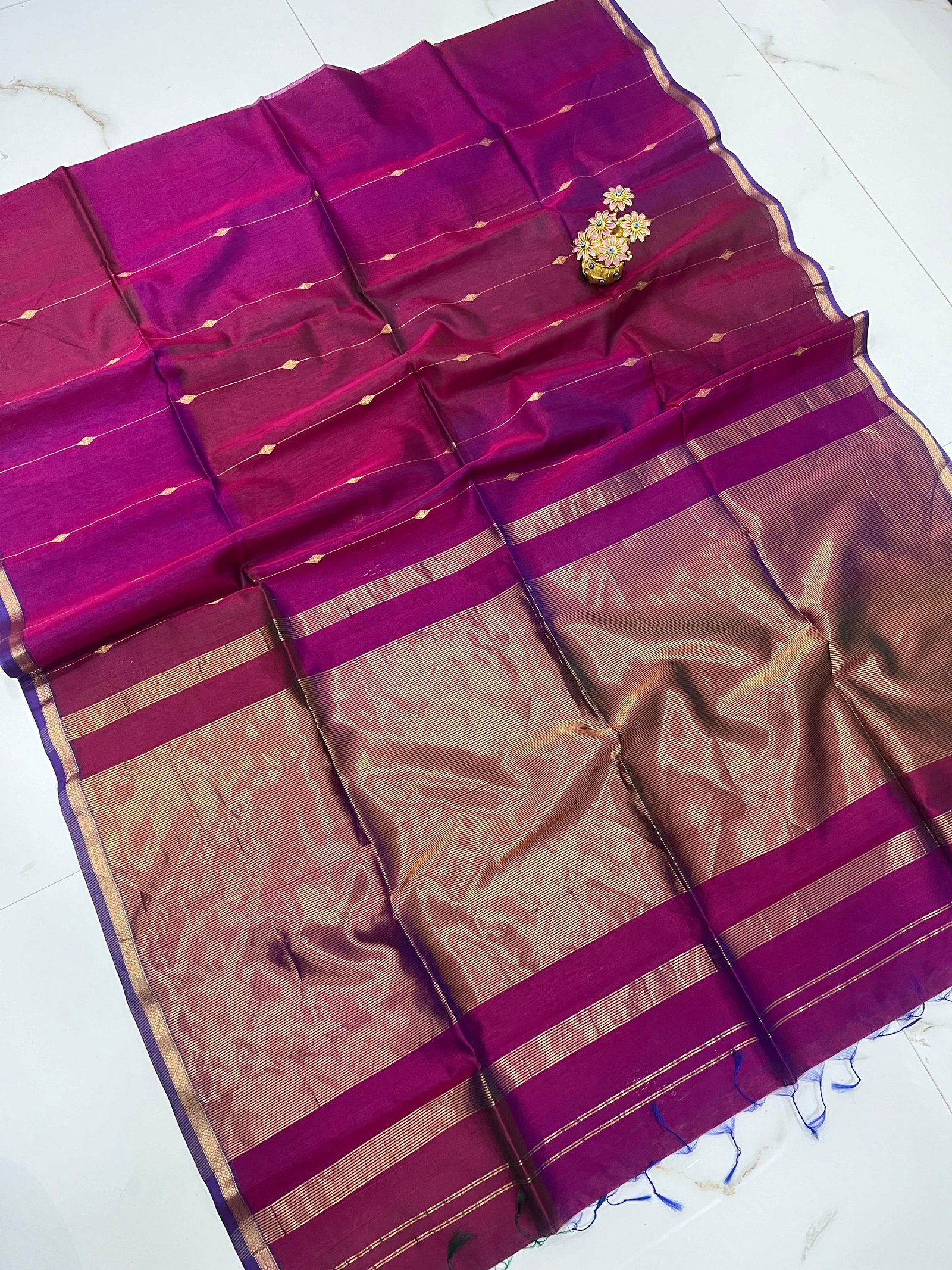 Maheshwari Handloom dual tone Shaded  Saree Small Butta image 7
