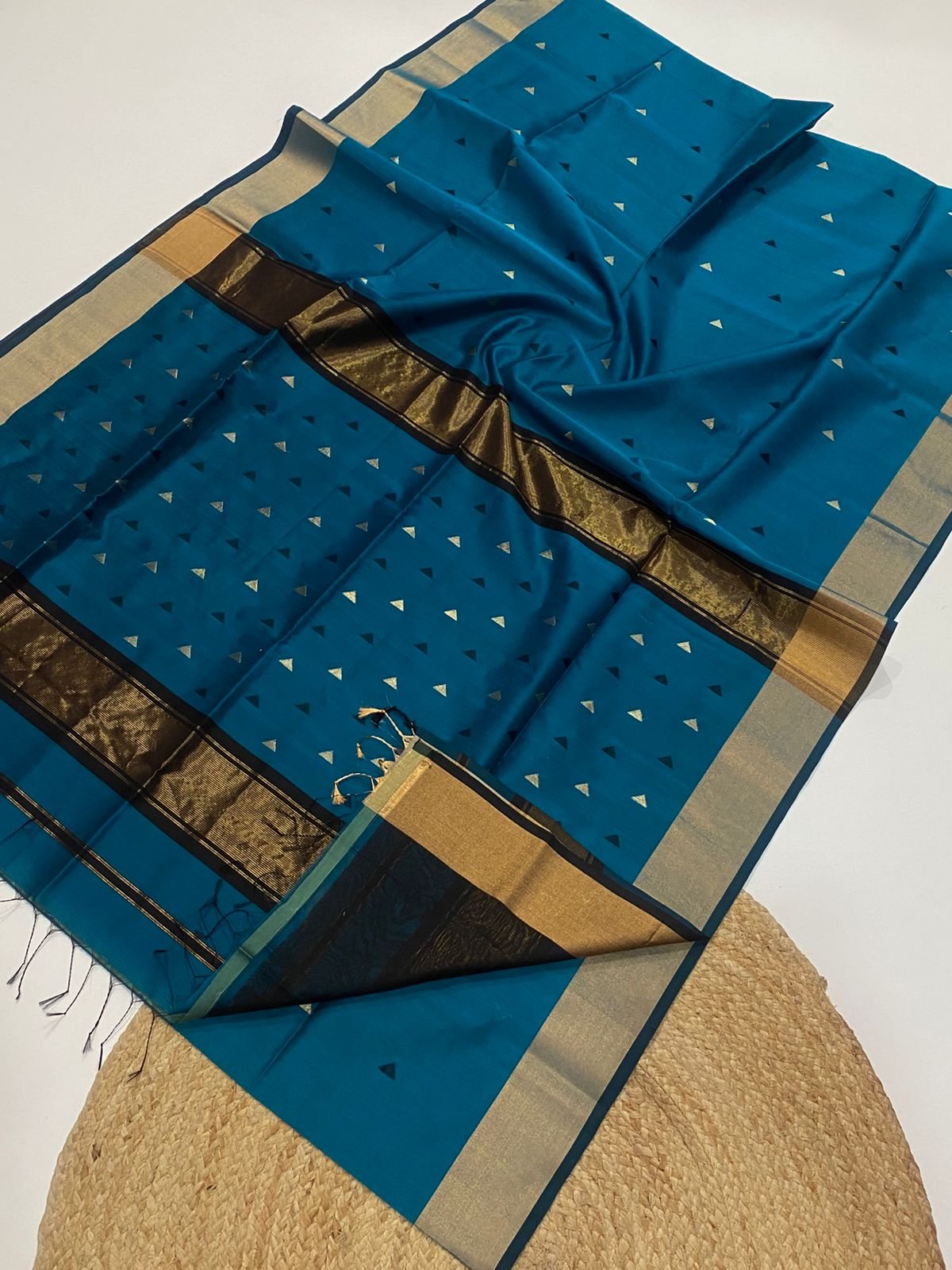 Maheshwari Triangle Butti image 9