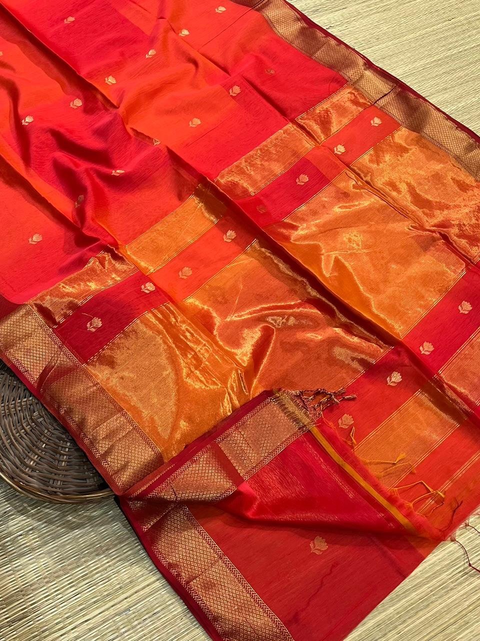 Dual Tone Maheshwari Handloom Golden Zari Lotus Flower Design image 5