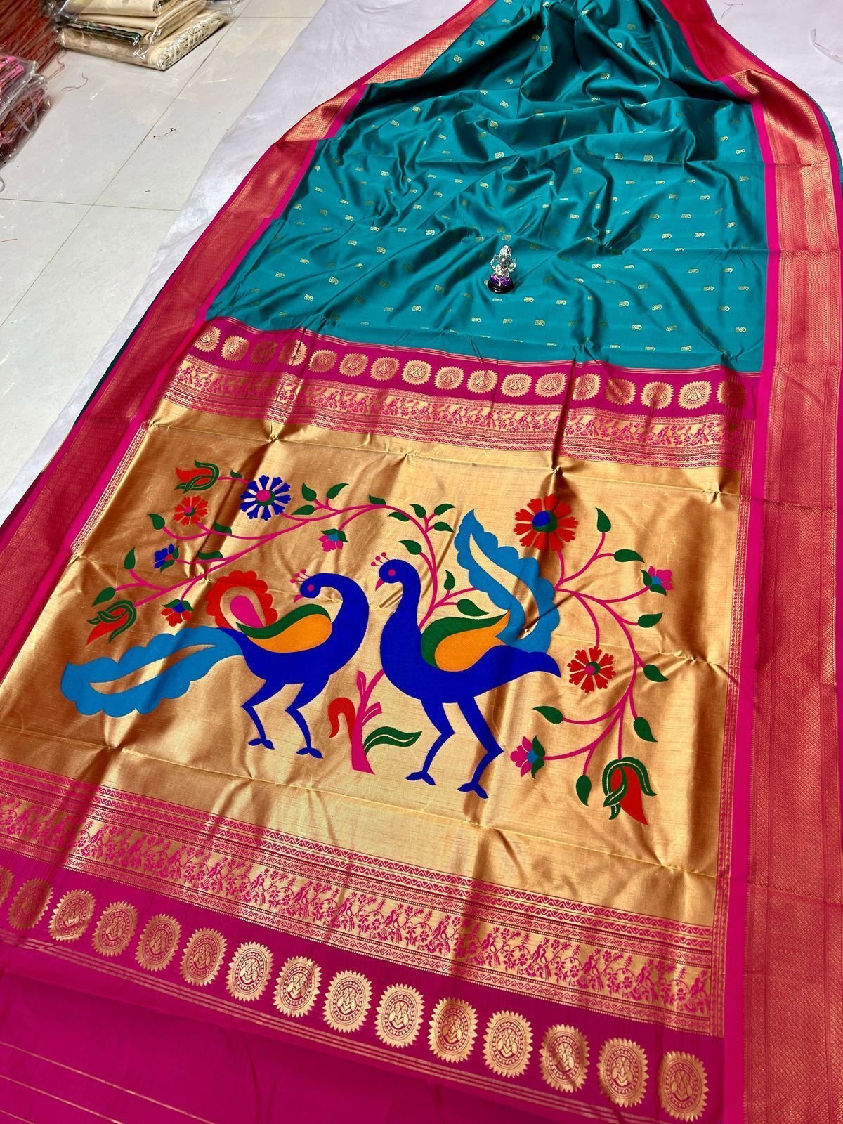 9 Vaar Twin peacock
