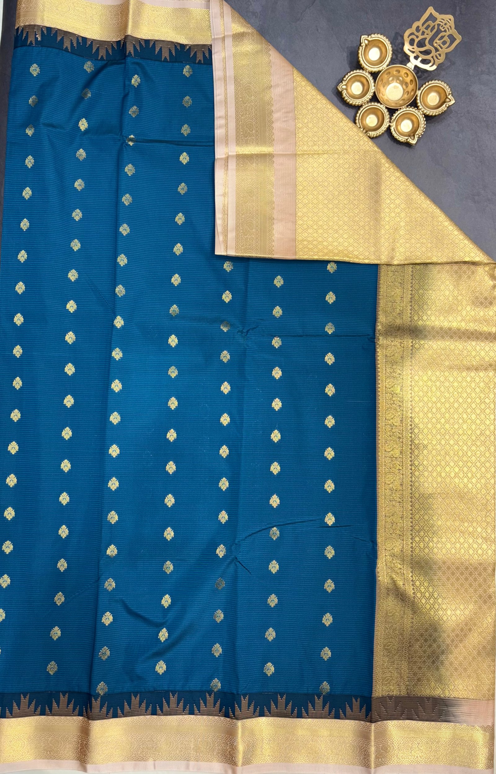 Small Border Korvai Kanchi Semi Silk Sarees image 3