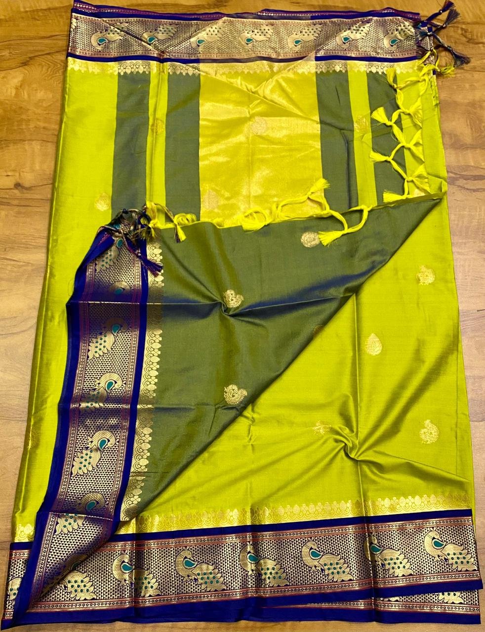 Meena Mor Border Paithani image 13