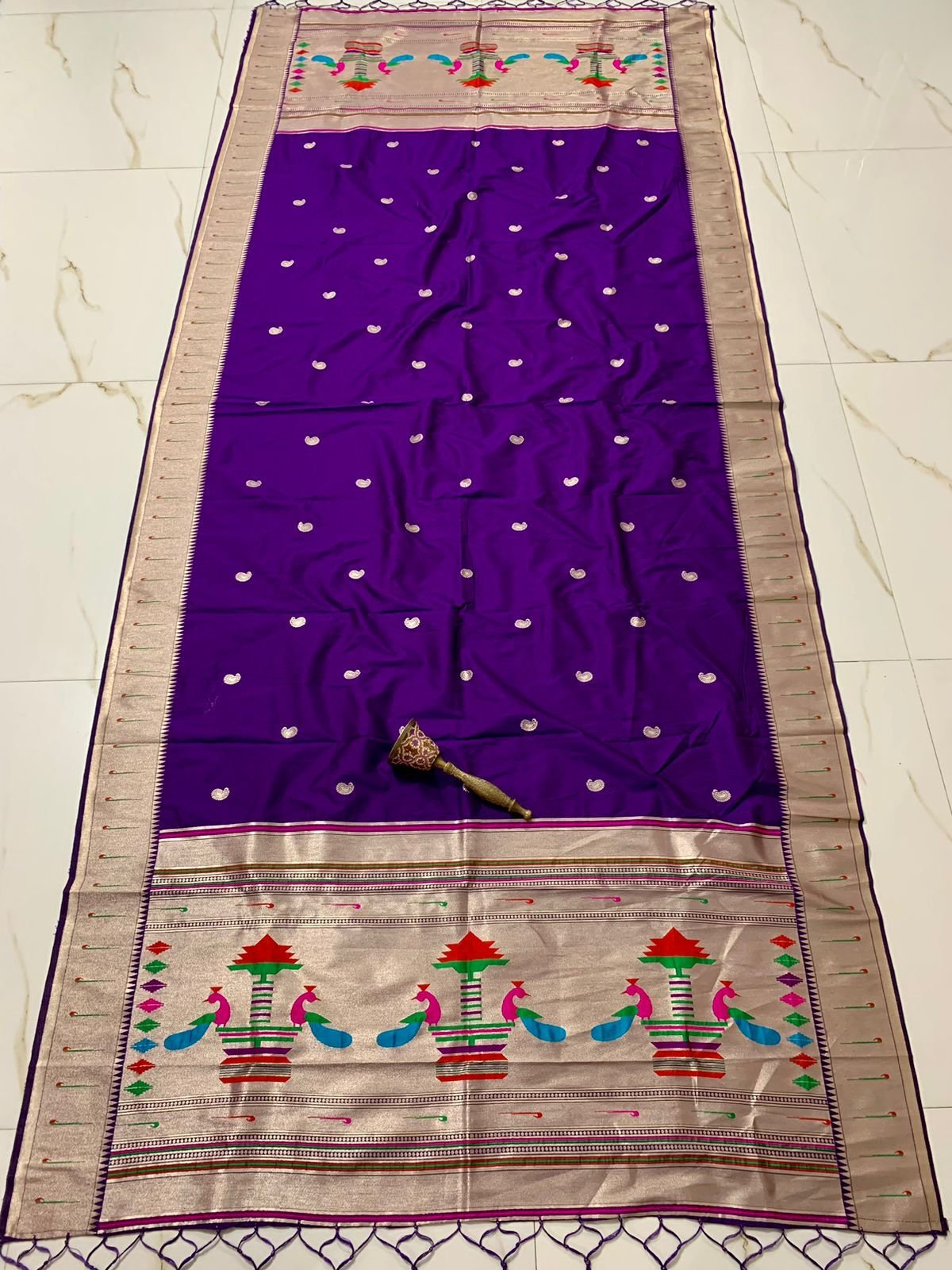 Munya Border Mango Butti Dupatta image 10