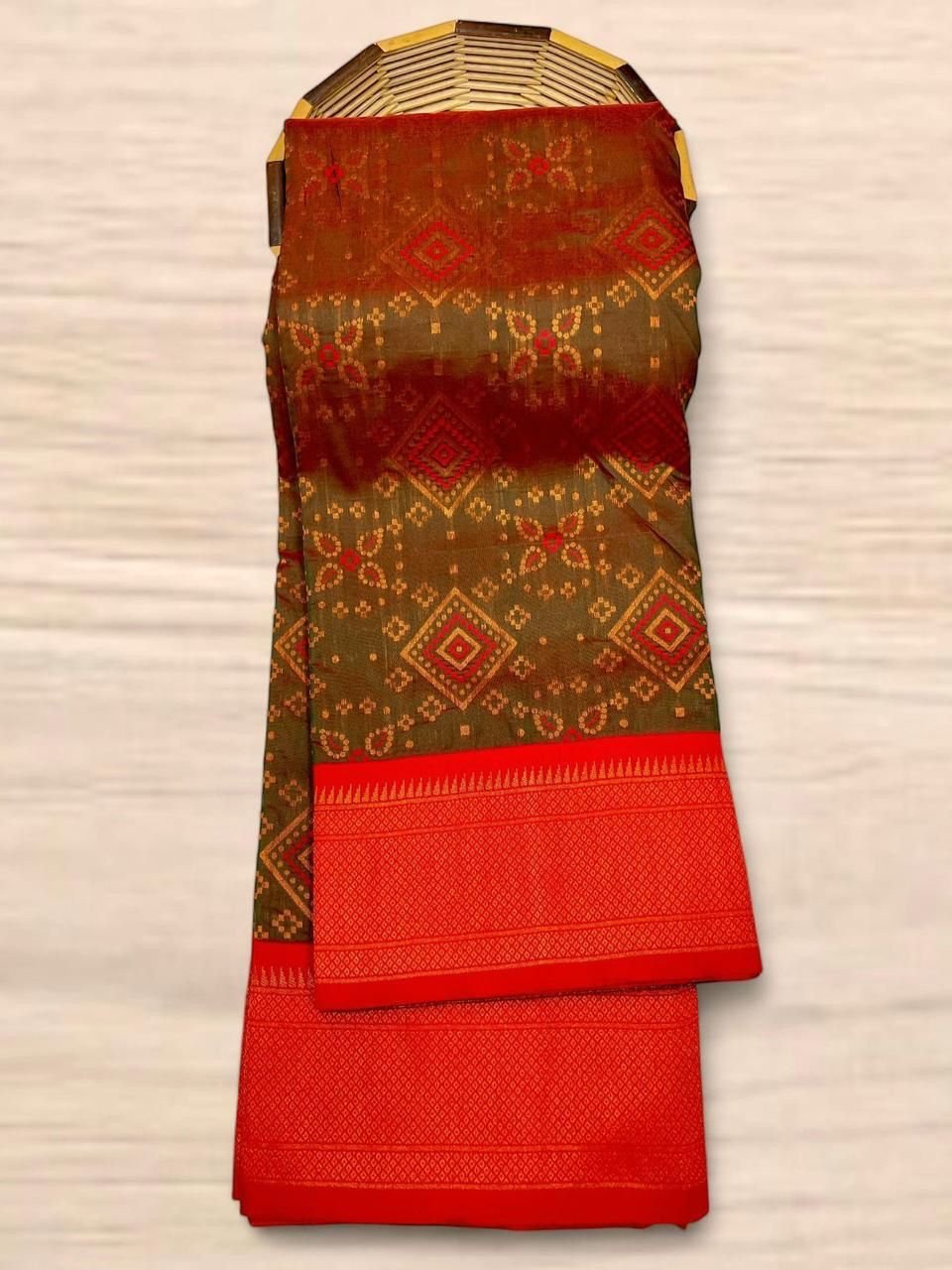 Yashika Bandhani Paithani image 7