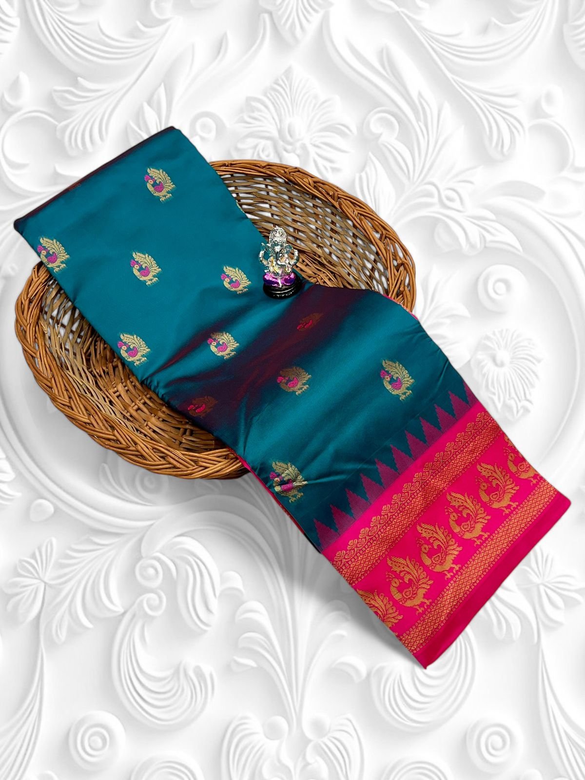 Shreyaa Gadwaal Paithani image 3