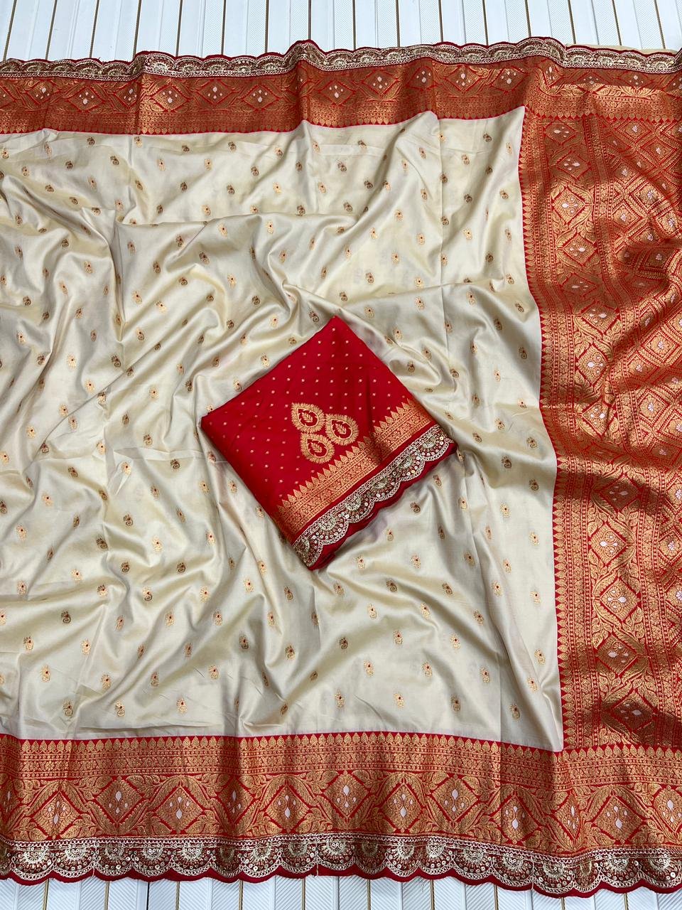 Soft Silk Banarasi Saree image 9