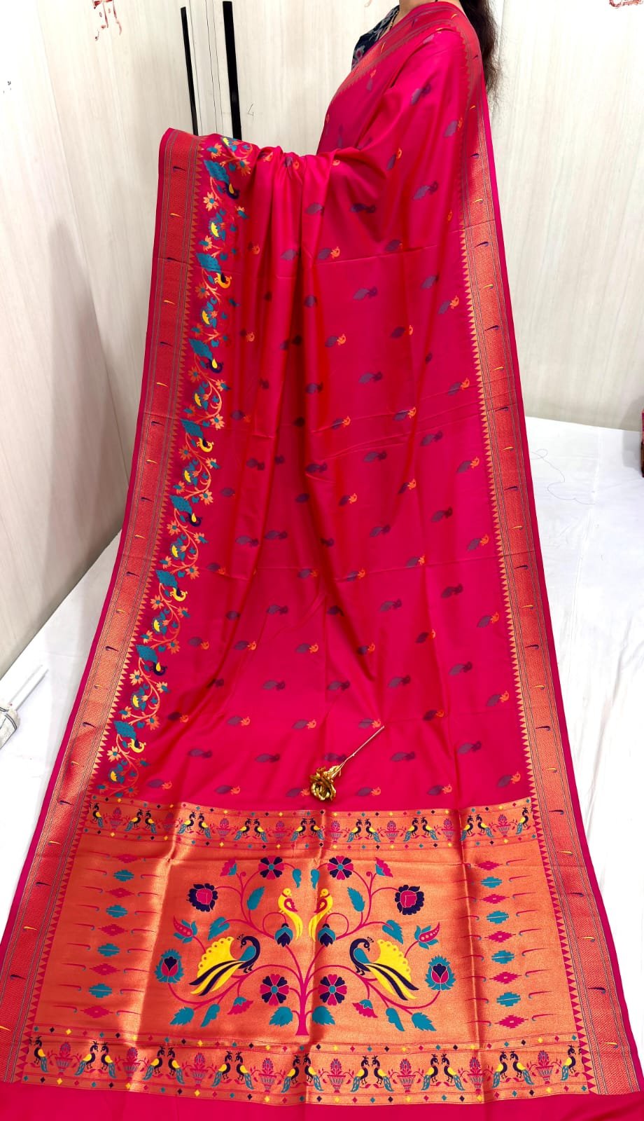 Dual Border Paithani image 7