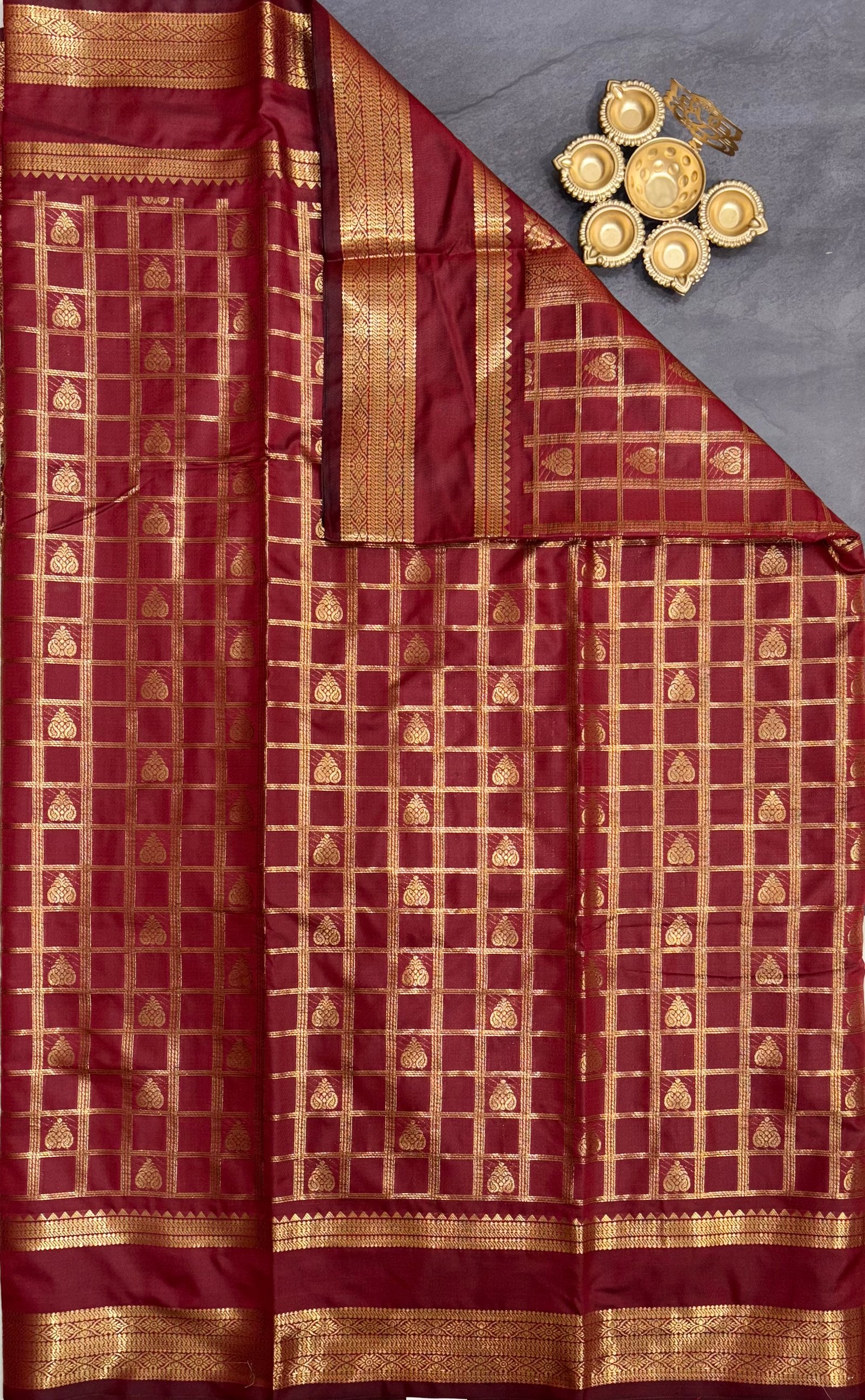 Semi Silk Checks Saree image 7