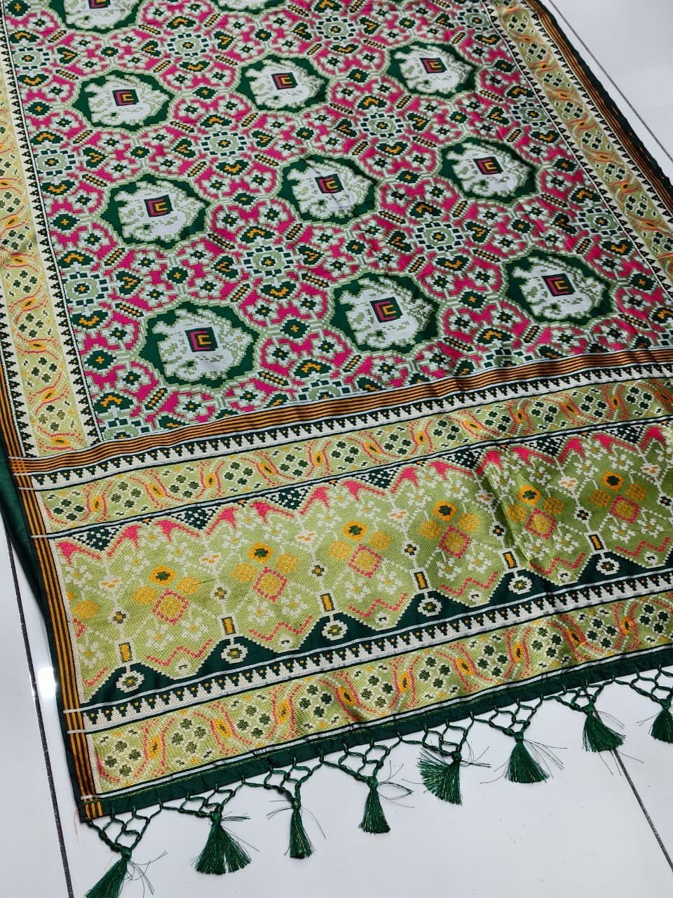 Moto Hathi Patan Patola Design image 4