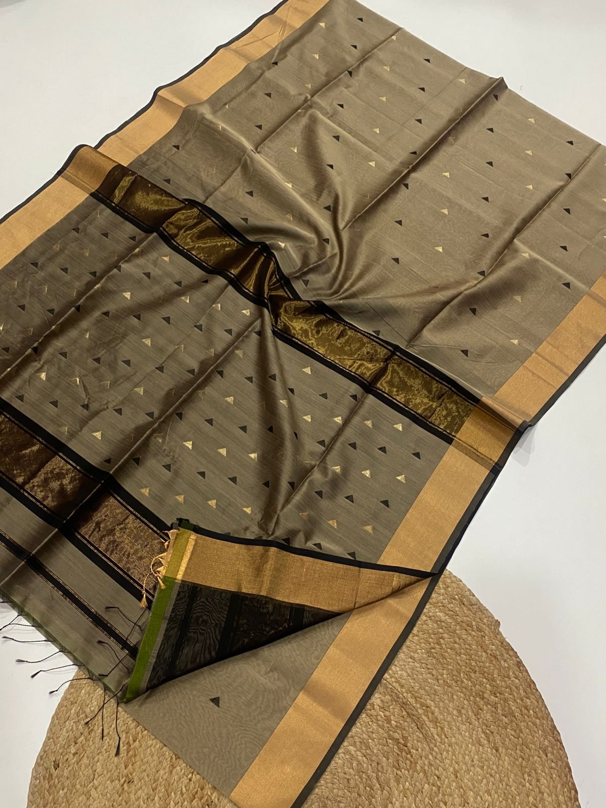 Maheshwari Triangle Butti image 18