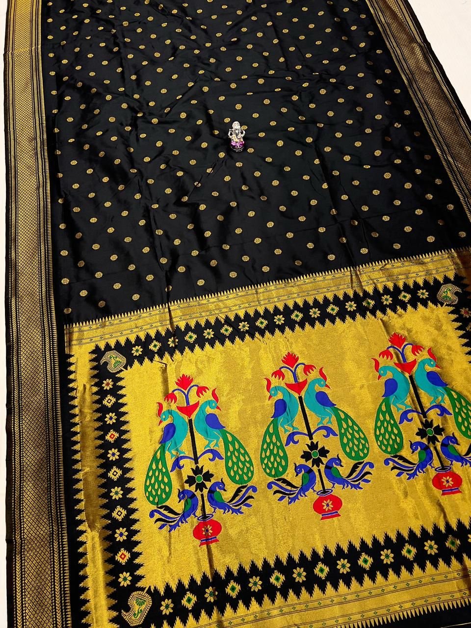 Bhoomi Kadiyal Paithani
