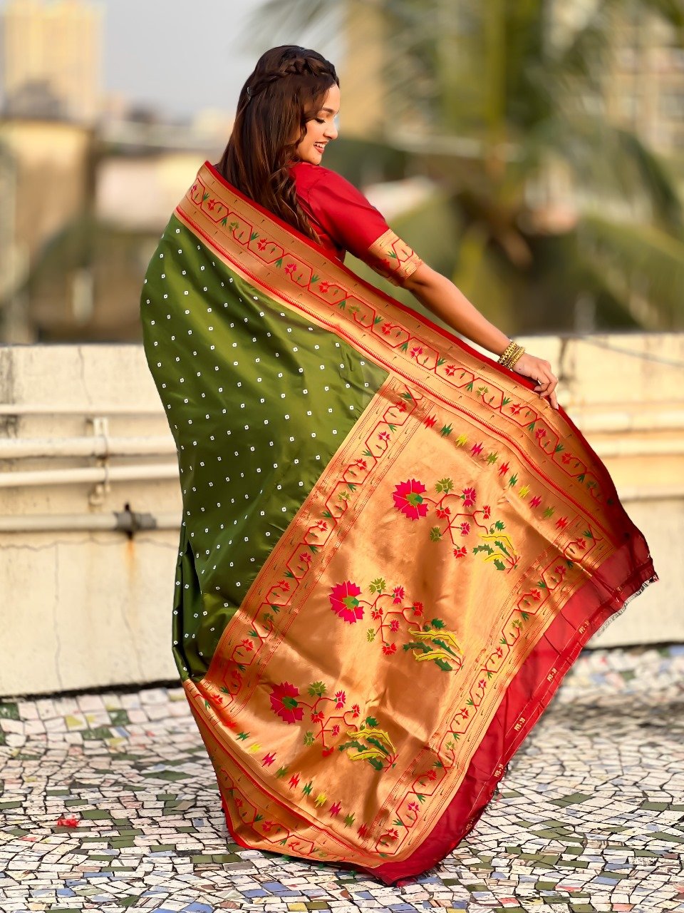 Bandhej Paithani image 5