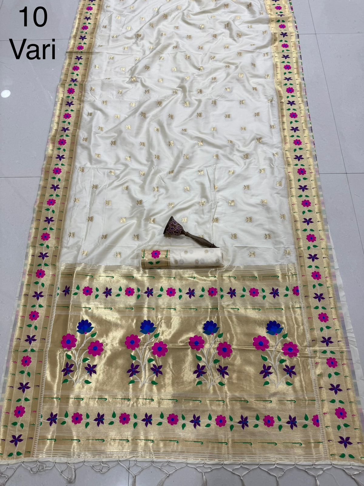 10 Vaar Flower Paithani Saree image 20