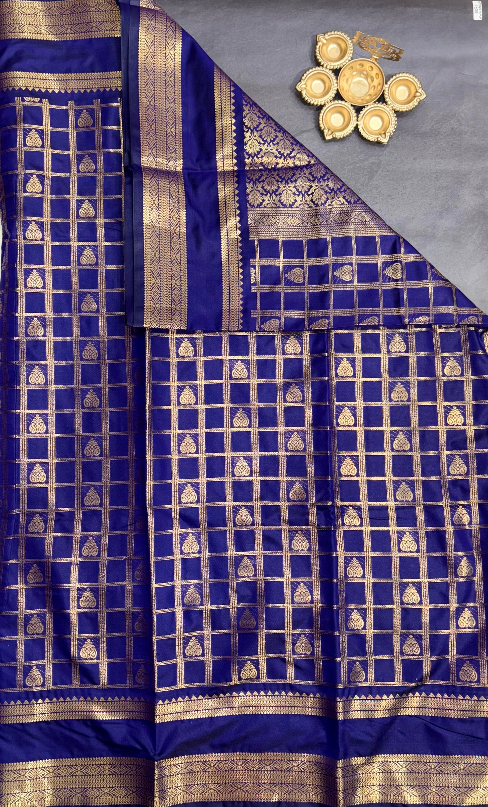 Semi Silk Checks Saree image 8