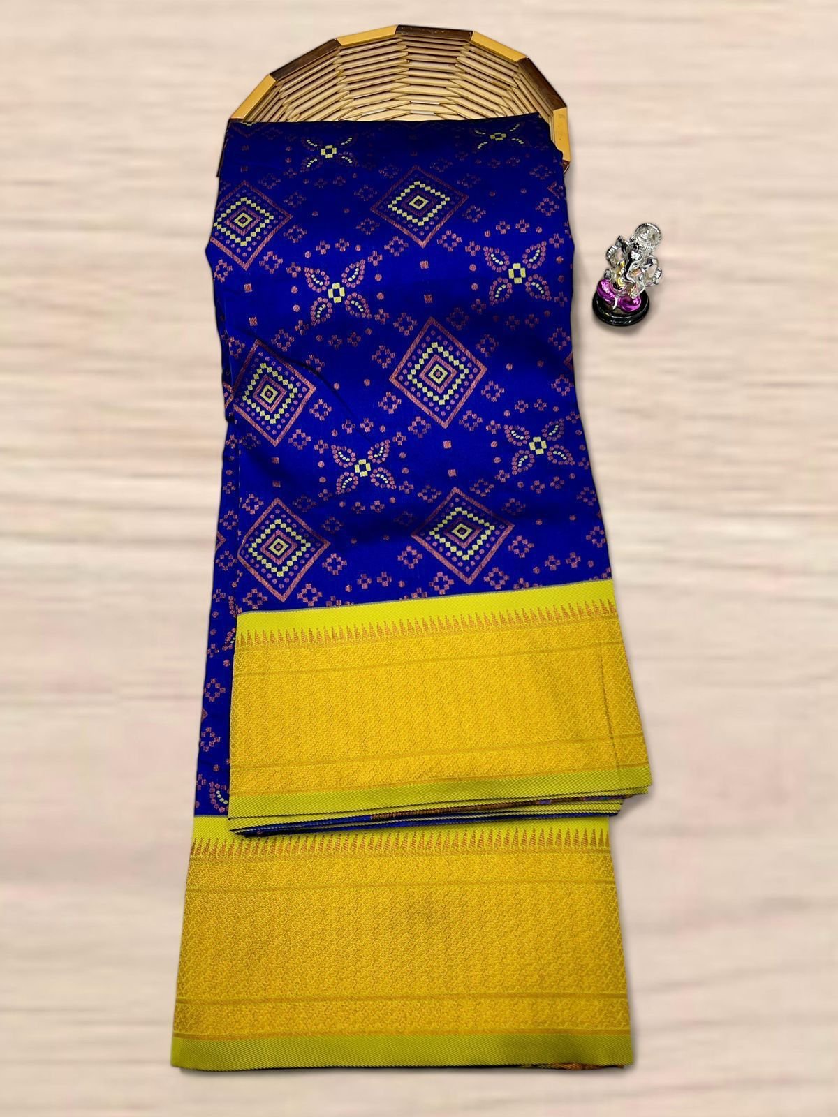 Yashika Bandhani Paithani image 25