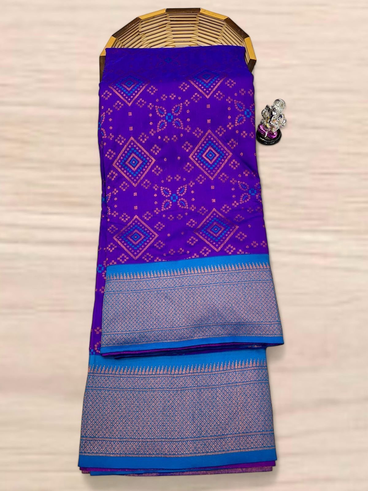 Yashika Bandhani Paithani image 26