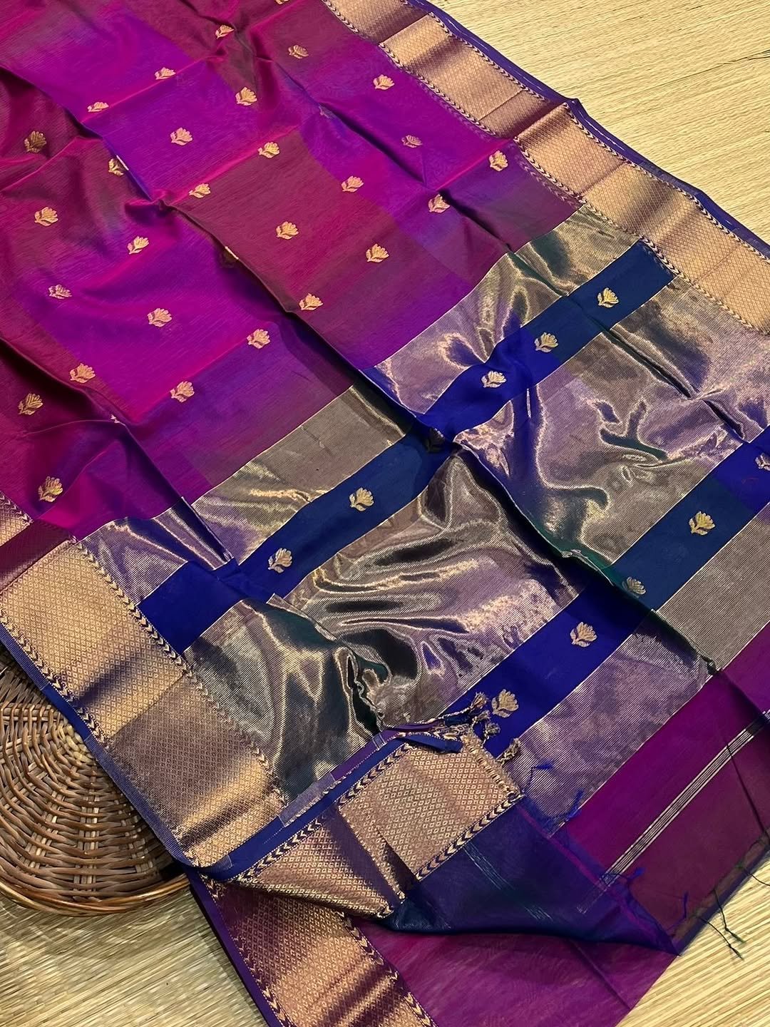 Dual Tone Maheshwari Handloom Golden Zari Lotus Flower Design image 9