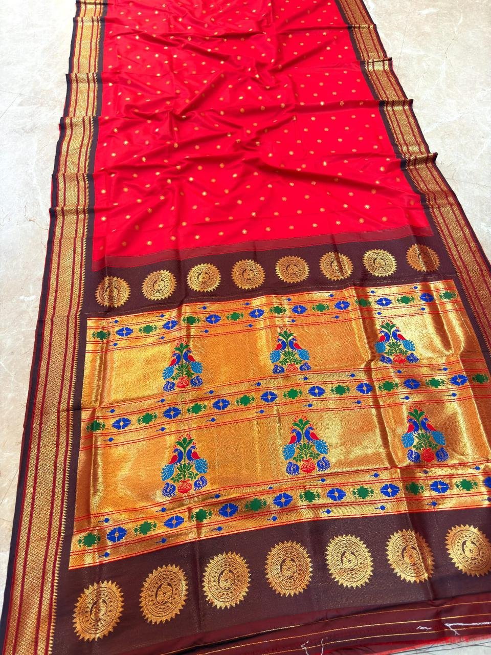 Traditional Maharani Paithani image 21