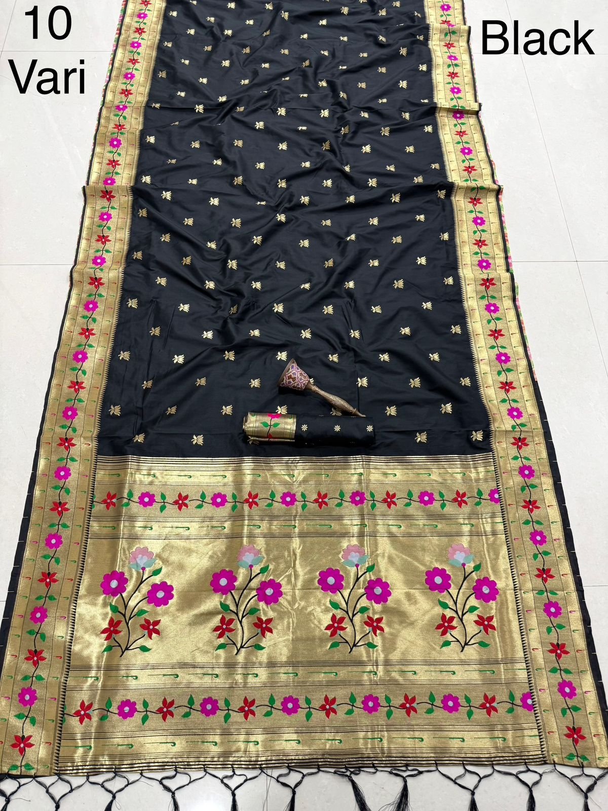 10 Vaar Flower Paithani Saree image 2