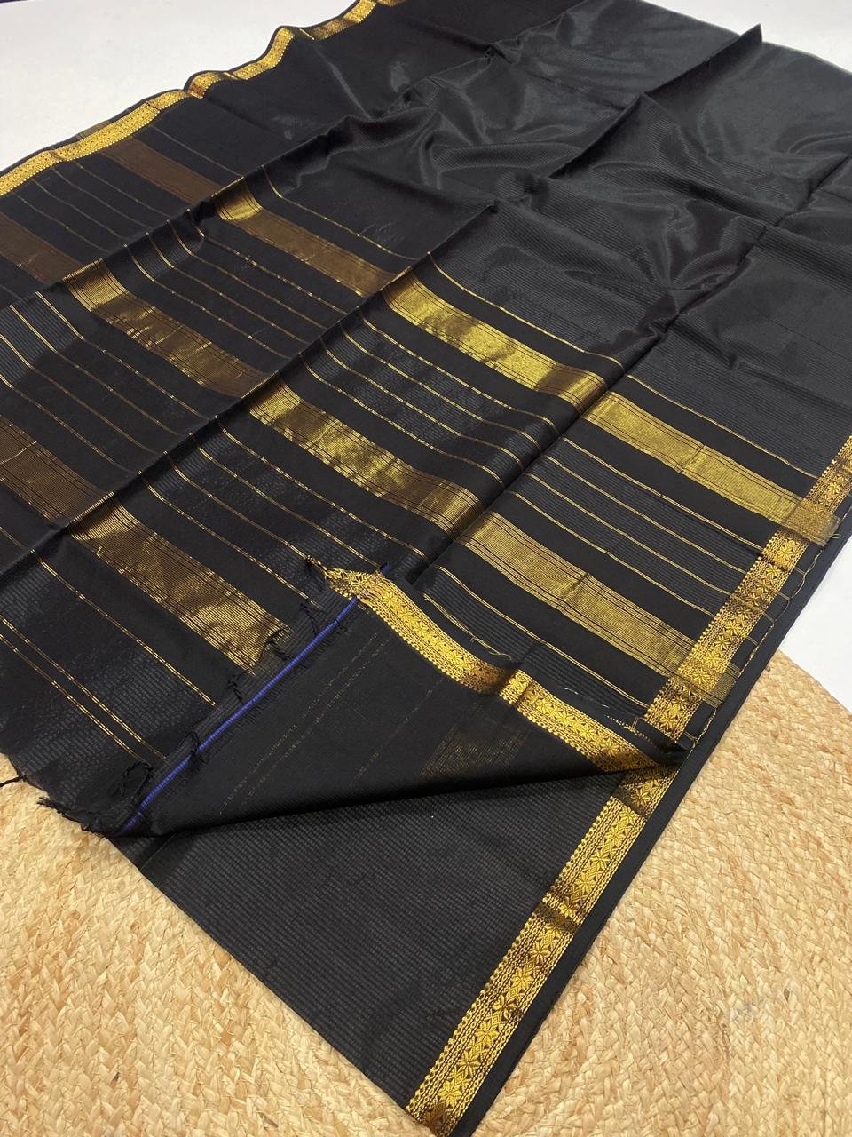 Traditional Maheshwari Handloom Garbh Reshami Saree