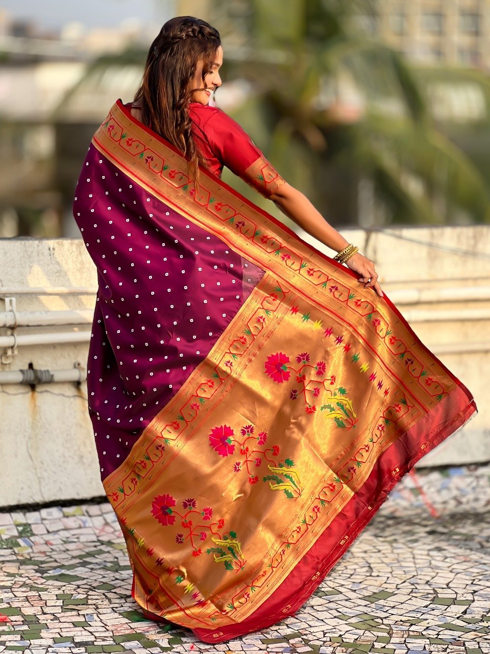 Bandhej Paithani image 16