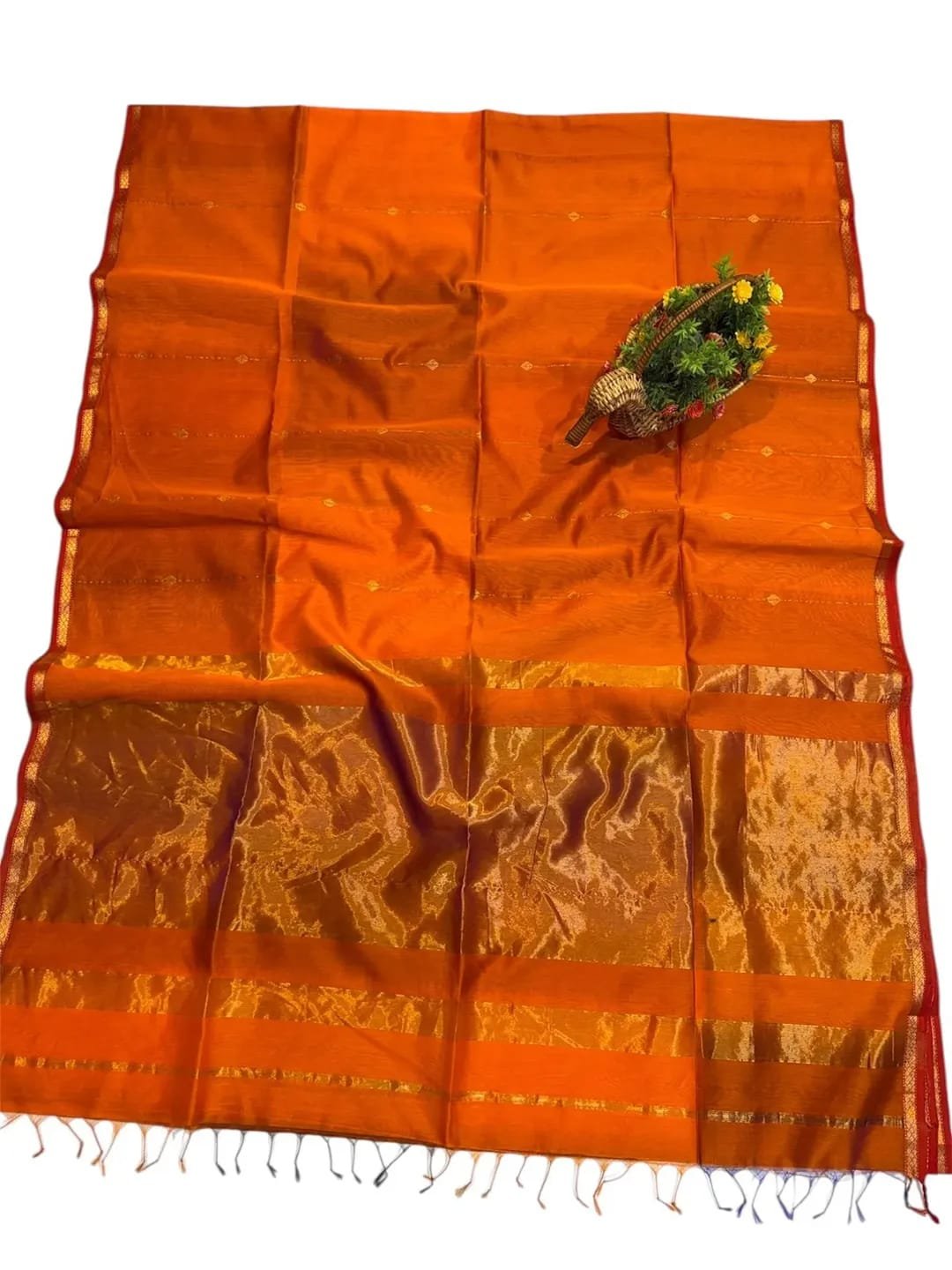 Maheshwari Handloom dual tone Shaded  Saree Small Butta image 13