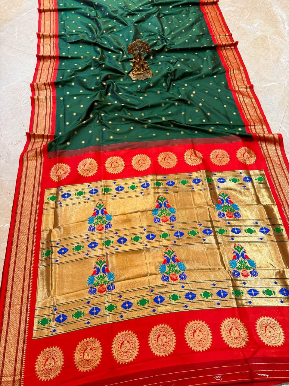 Traditional Maharani Paithani image 2