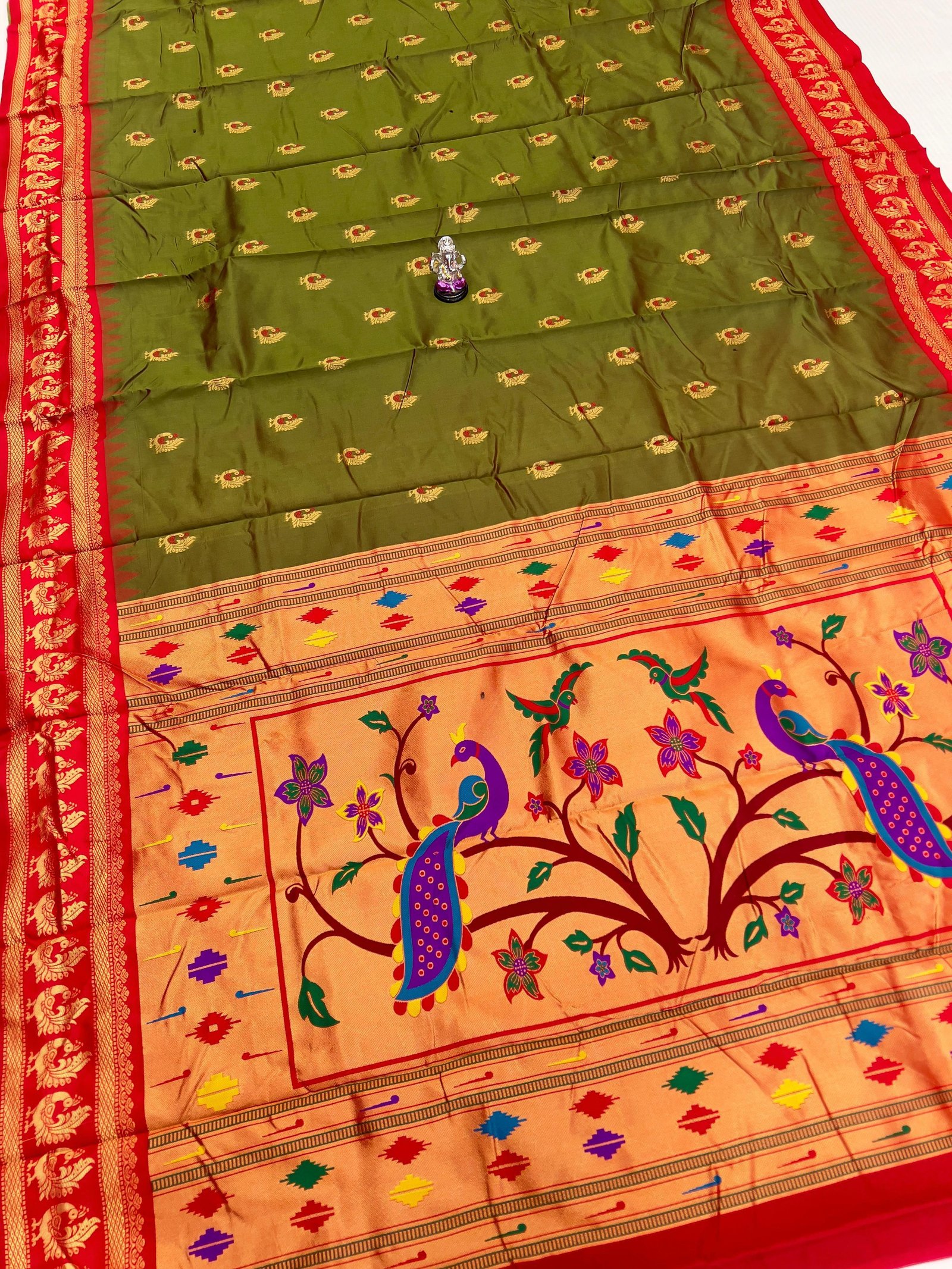 9 Vaar 2 Peacocks Design image 3
