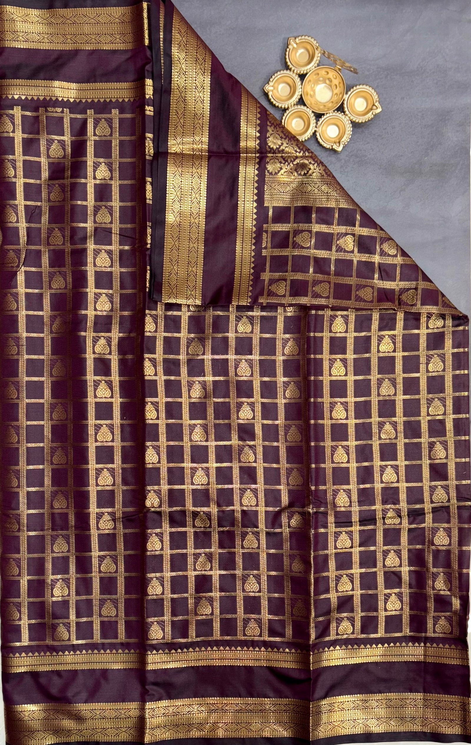 Semi Silk Checks Saree image 11