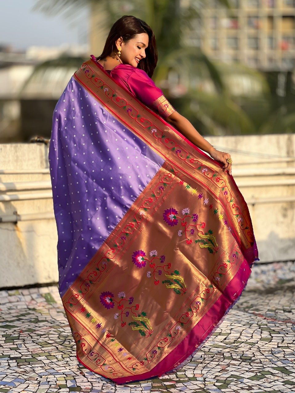 Bandhej Paithani image 3