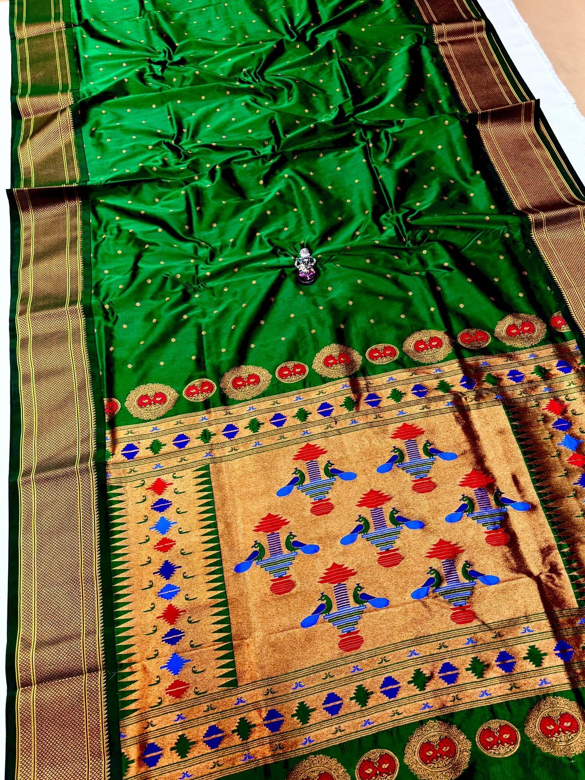 4 Colour Pallu Kalanjali Paithani image 11