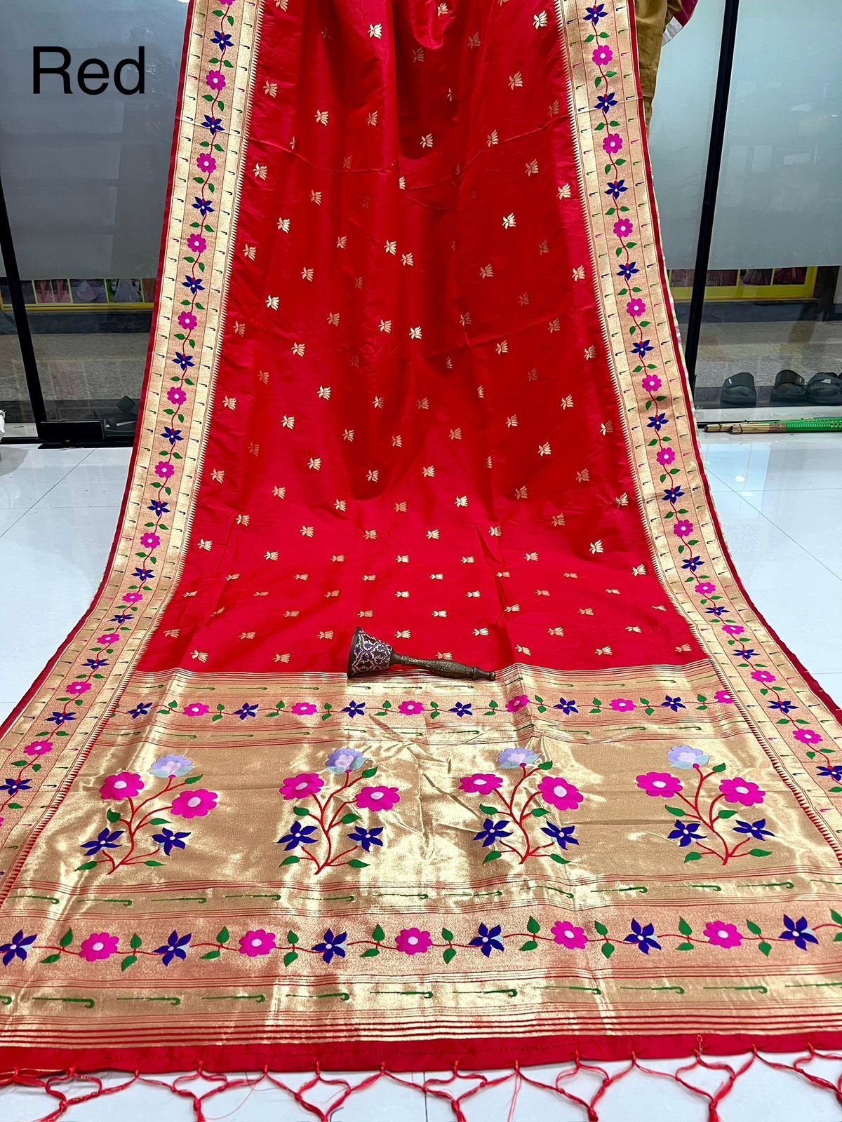 10 Vaar Flower Paithani Saree image 16