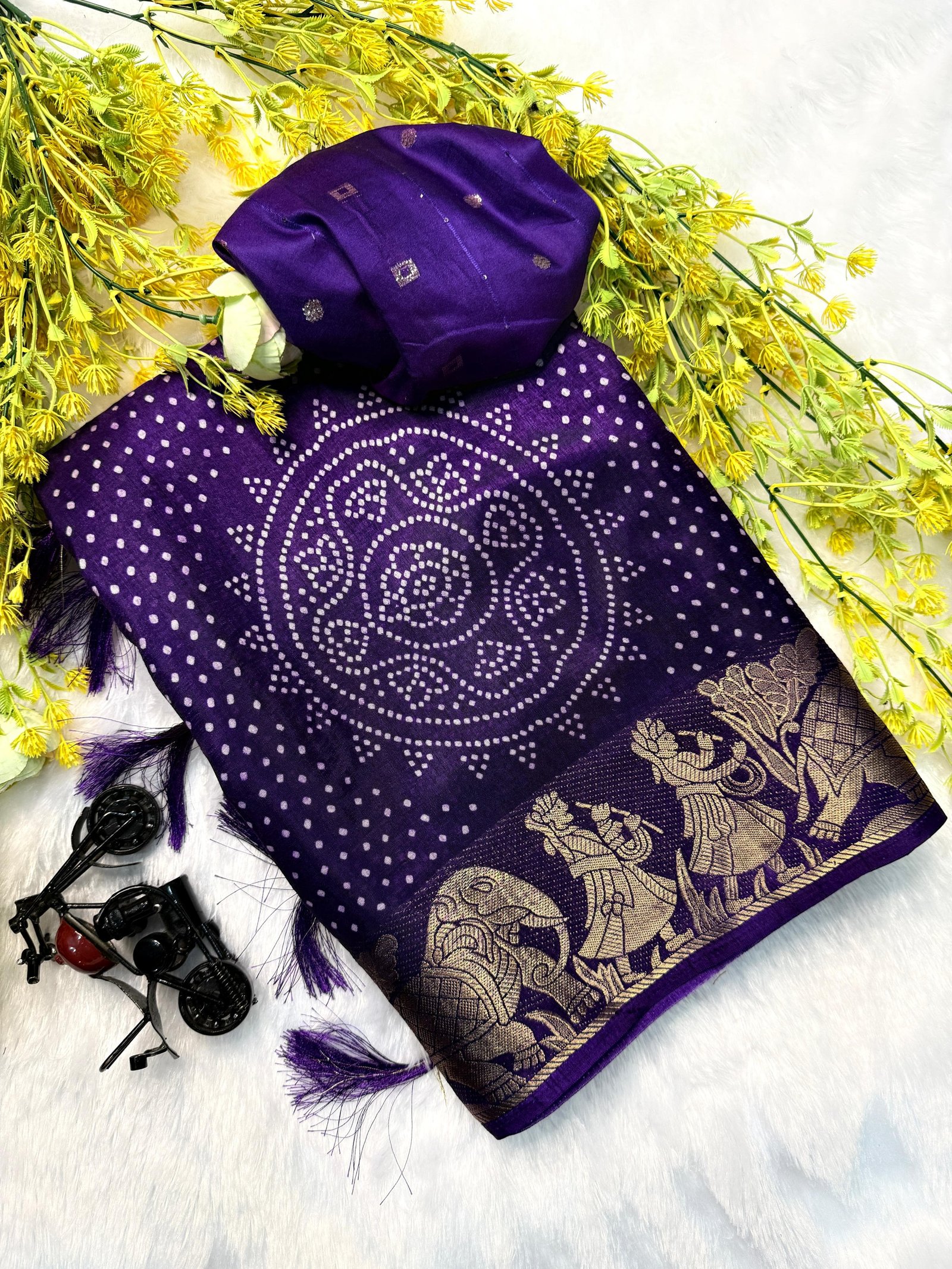 Crush Dola Silk Bandhej Saree image 15
