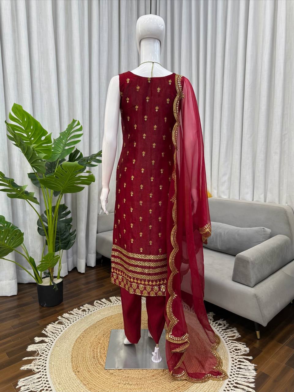Roman Glasss Suit Set image 2
