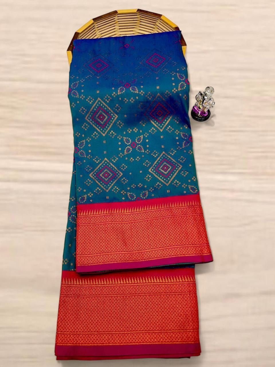Yashika Bandhani Paithani image 3