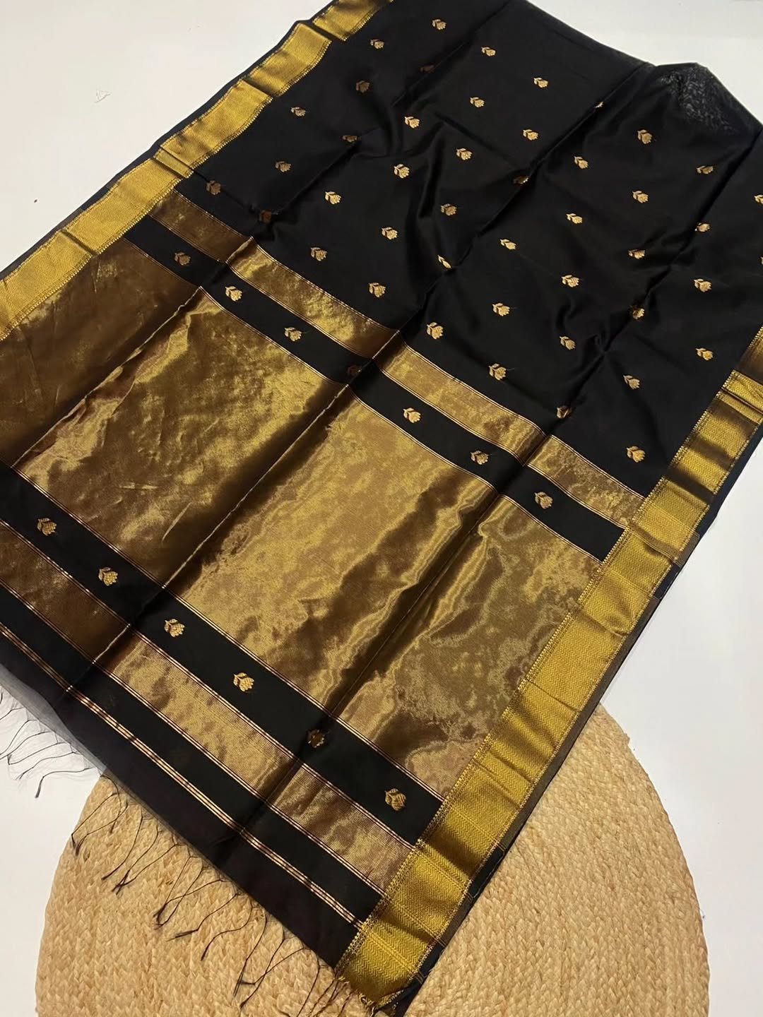Single Color Pure Maheshwari Handloom Golden Zari Lotus Flower Design