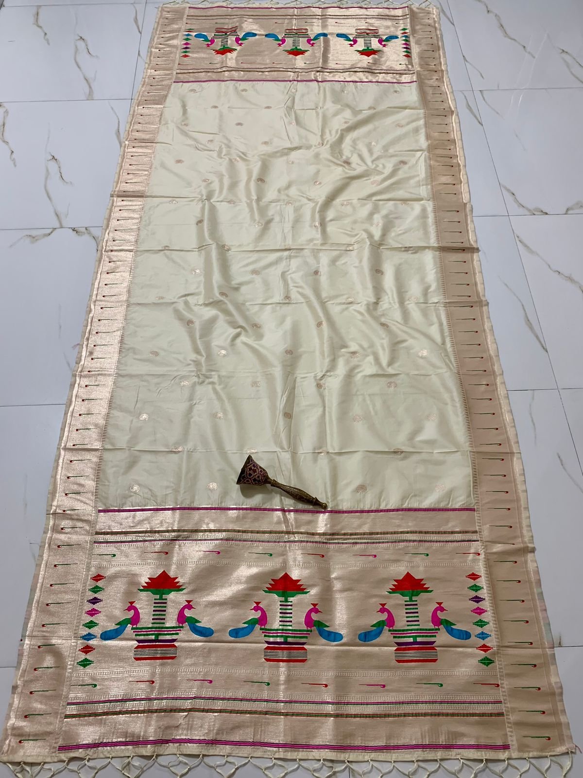 Munya Border Mango Butti Dupatta image 3