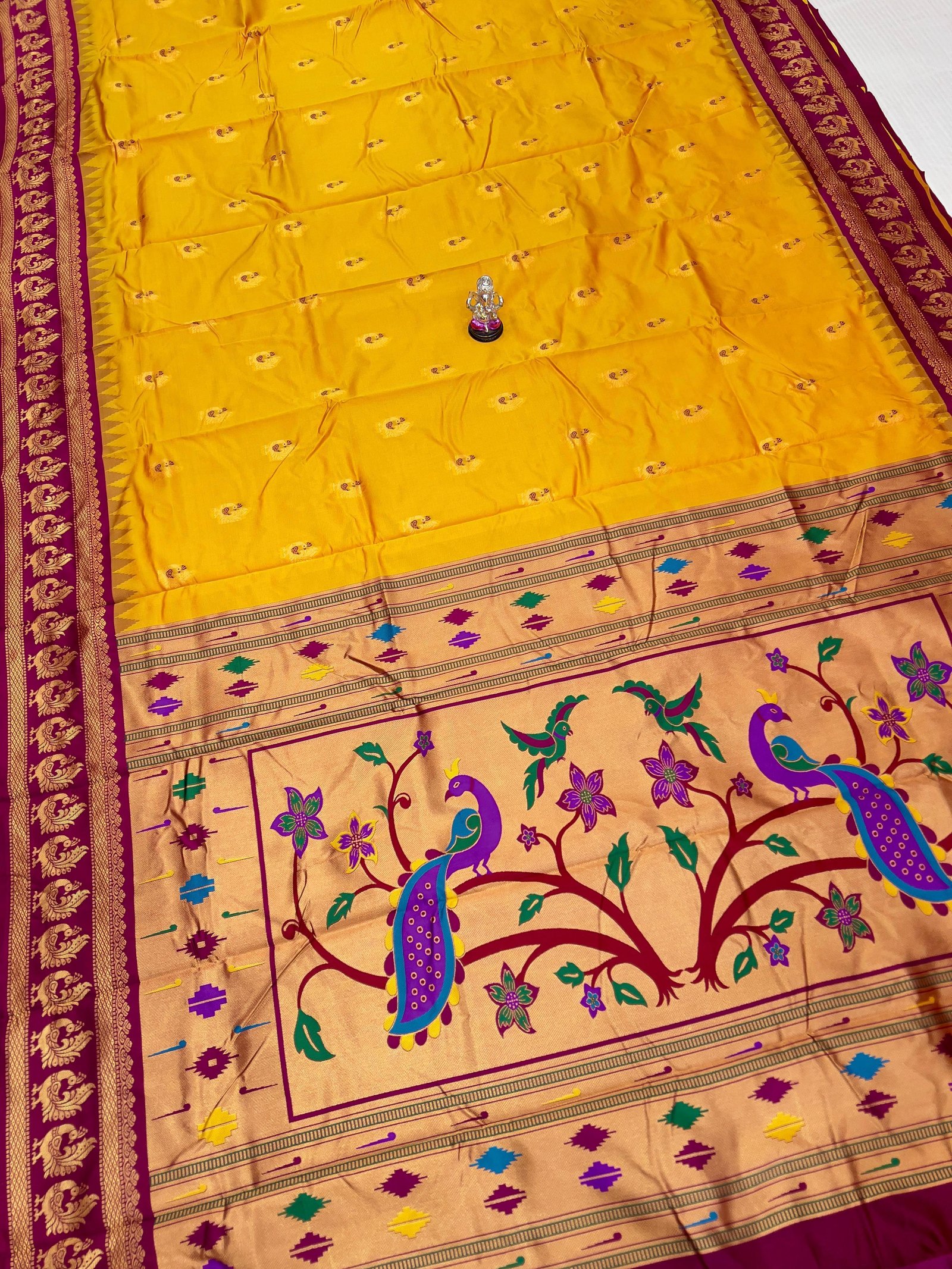 9 Vaar 2 Peacocks Design image 2