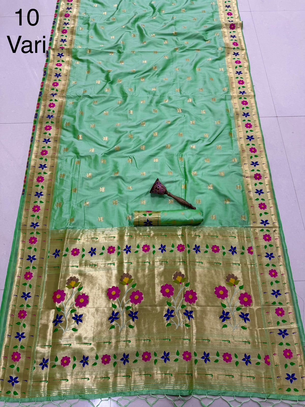 10 Vaar Flower Paithani Saree image 12