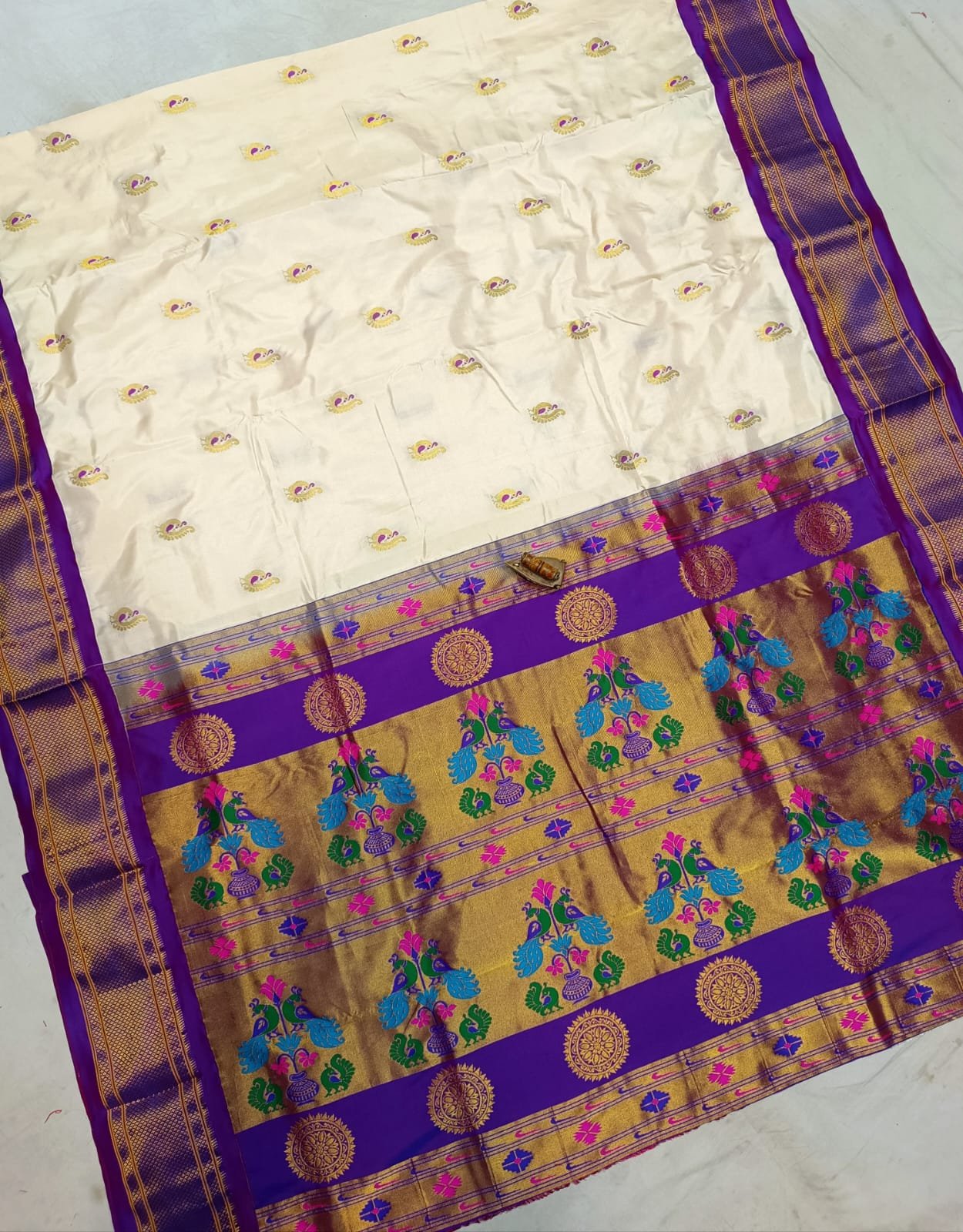 Kadiyal Paithani Pure Silk image 6