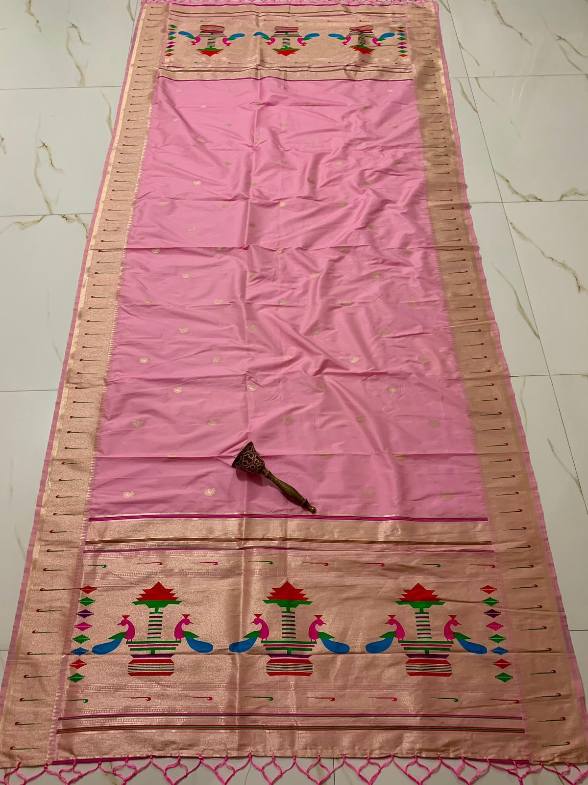 Munya Border Mango Butti Dupatta