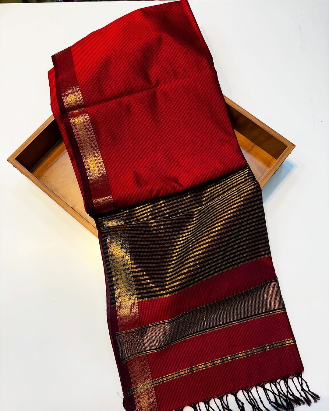 Traditional Maheshwari Handloom Garbh Reshami Saree image 8