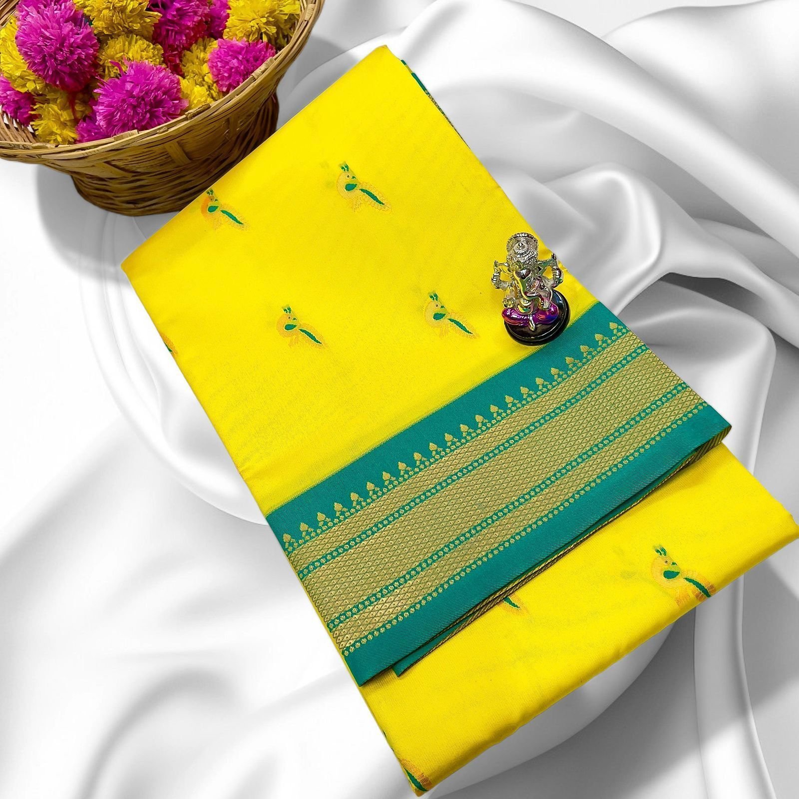 Ridhima Kadiyal Paithani image 10
