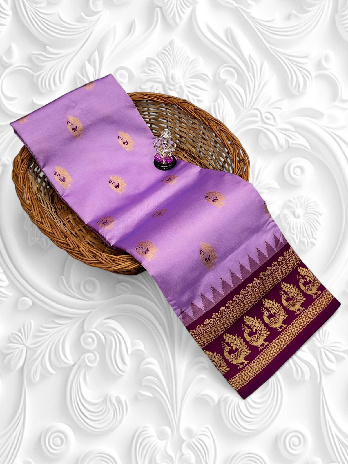 Shreyaa Gadwaal Paithani image 7