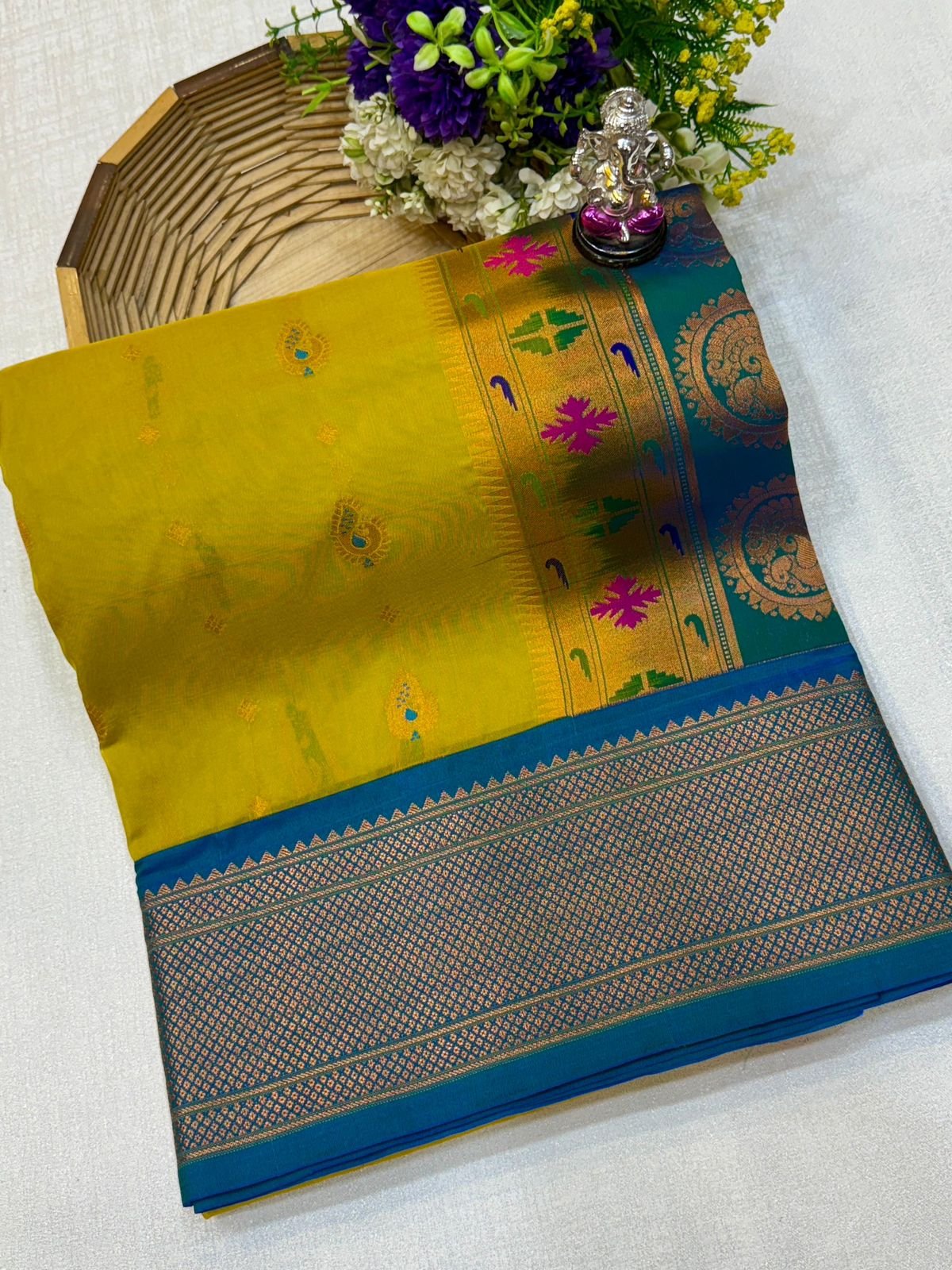 Khushi Kadiyal Paithani image 10