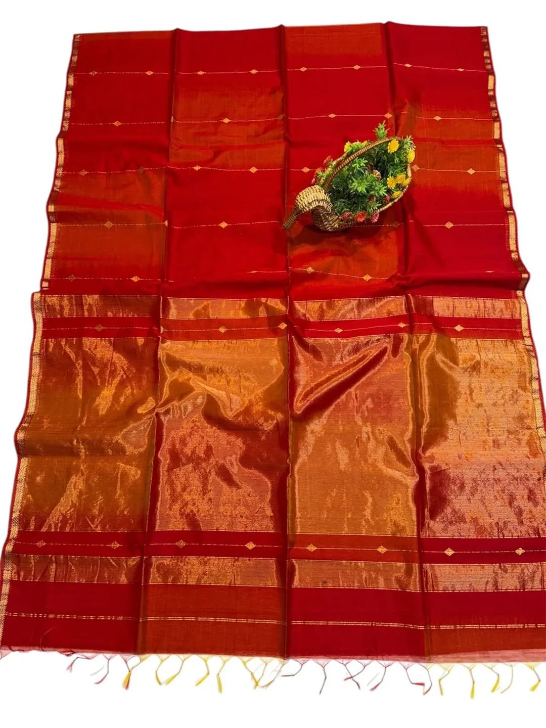 Maheshwari Handloom dual tone Shaded  Saree Small Butta image 12