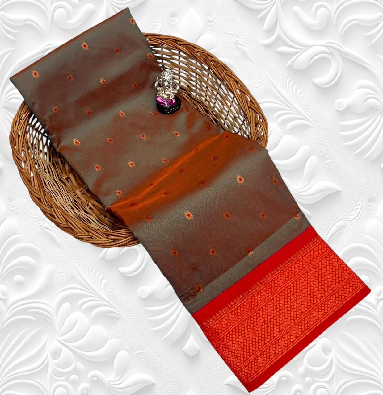Navya Kadiyal Paithani image 7
