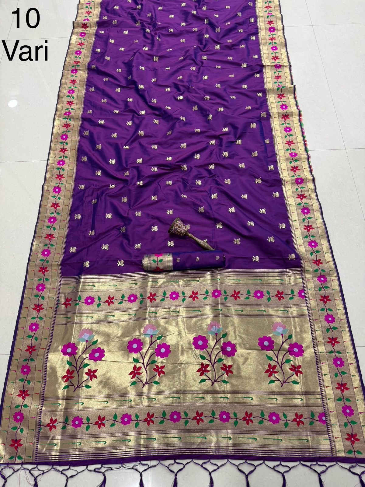 10 Vaar Flower Paithani Saree image 18